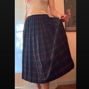VINTAGE pleated plaid maxi skirt • fits S - M